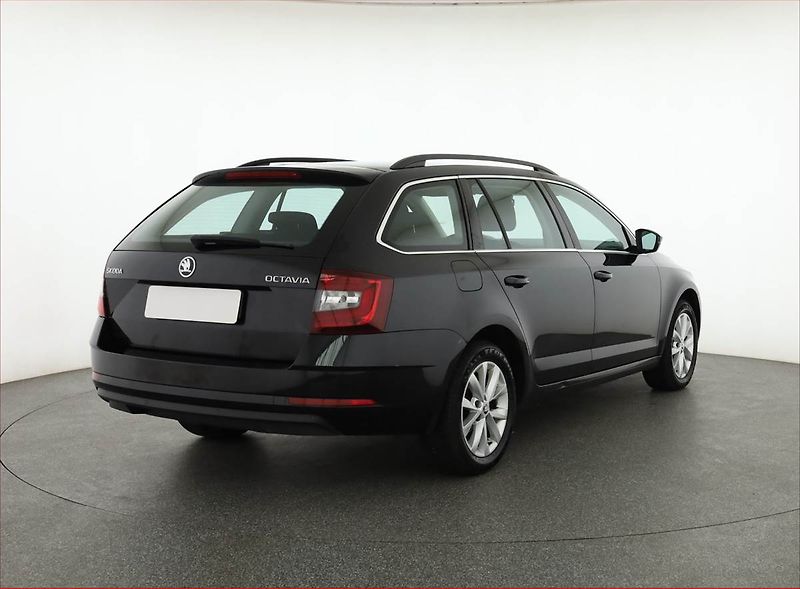Škoda Octavia (2017) 1.6 TDI, Automat, Serv.kniha - fotka 5 z 17