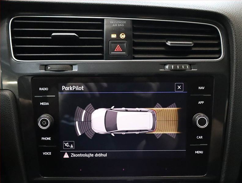 Volkswagen Golf (2017) Comfortline 2.0 TDI, Automat - fotka 13 z 24