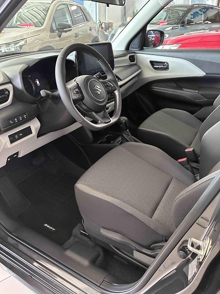 Suzuki Swift (2026) 1,2 PREMIUM HYBRID CVT MY26 - fotka 4 z 4