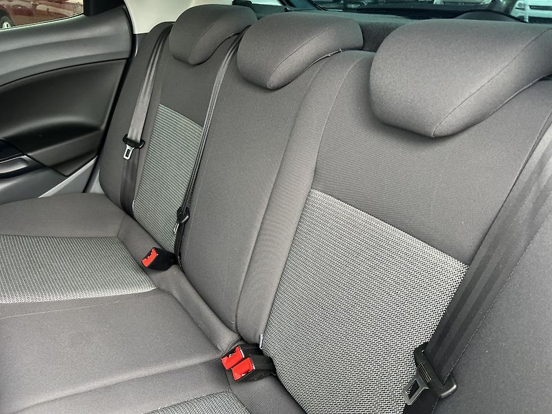 Seat Ibiza 1.4i 16v 63kw KLIMA PŮVOD ČR - fotka 23 z 37