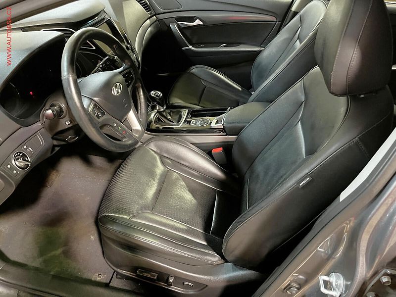 Hyundai i40 (2012) 1.7 CRDi, LED, autoAC - fotka 9 z 19