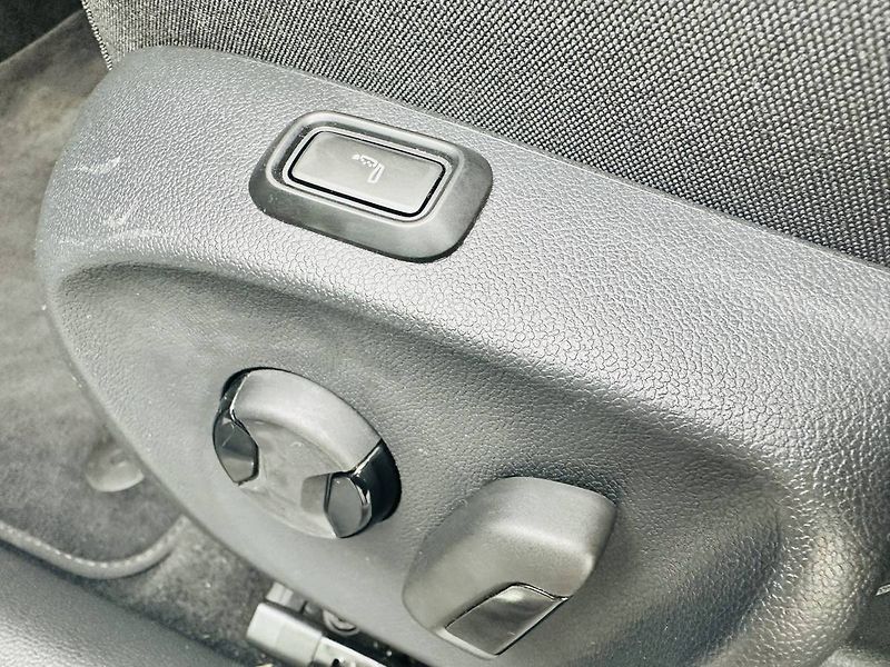 Škoda Superb Combi Selection 2,0TDI 110kW D - fotka 23 z 34