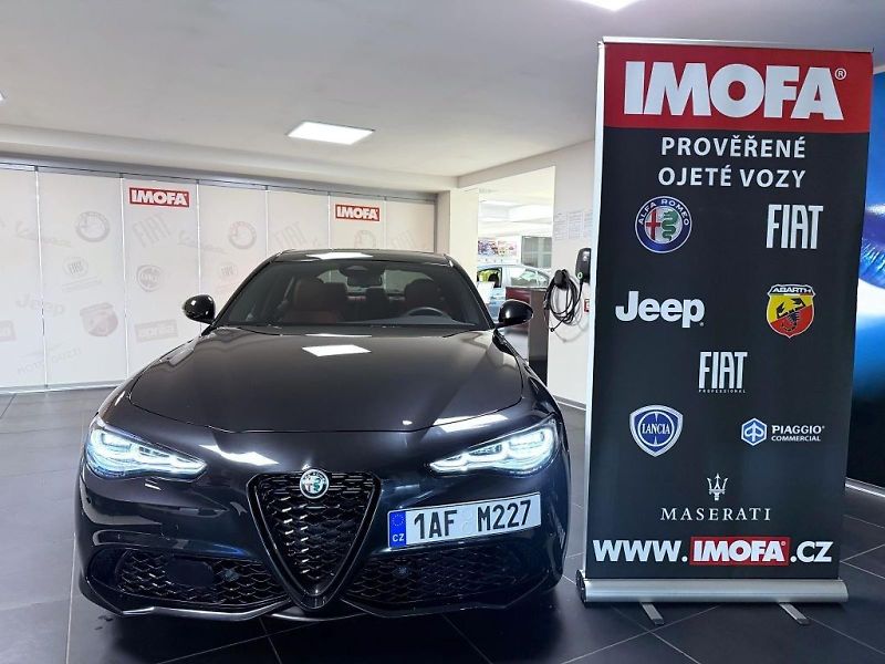 Alfa Romeo Giulia (2024) 2.0T 280k AT8 ZF Q4 4x4 Veloce - fotka 2 z 23