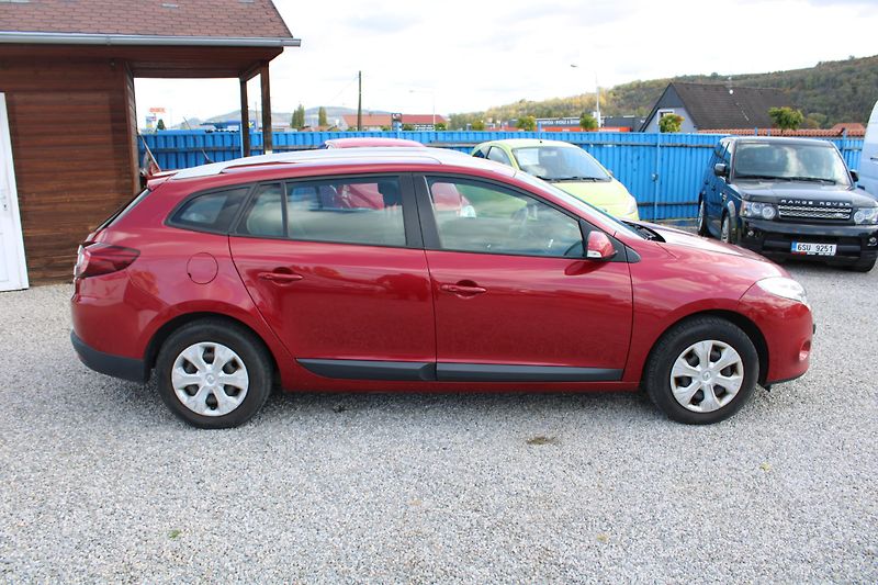Renault Mégane (2011) 1,5DCI KLIMA EL.OKNA TEMPOMAT - fotka 8 z 16
