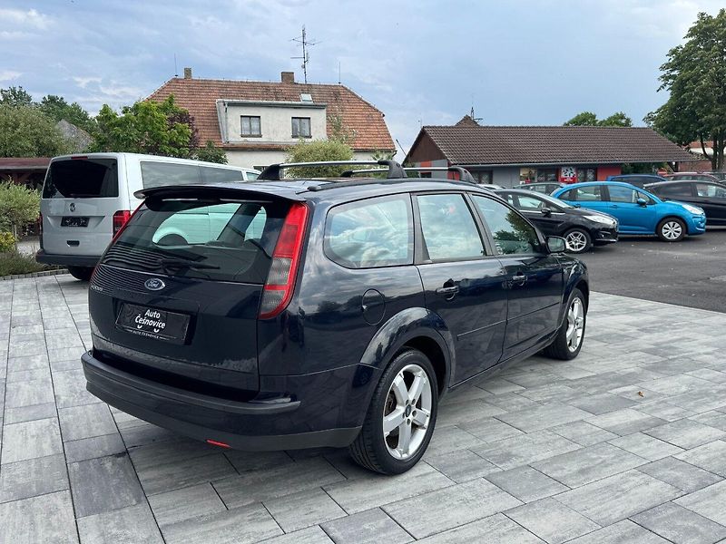 Ford Focus (2007) Ghia 2.0i 107kW - fotka 5 z 30