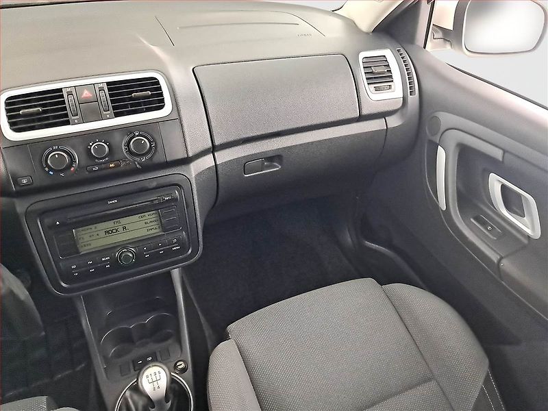 Škoda Fabia (2008) 1.4 TDI, udržované - fotka 8 z 15