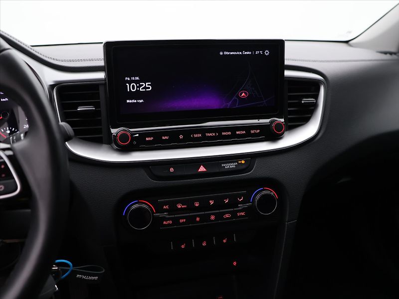 Kia Ceed 1,5 T-GDI 117kW TOP DPH CZ 1.M - fotka 20 z 32