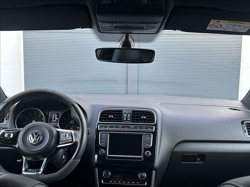 Volkswagen Polo 1,8 TSI 192PS  GTI DSG - fotka 29 z 51