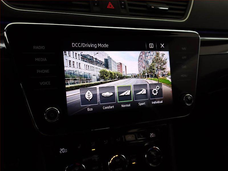 Škoda Superb (2018) Sportline 2.0 TSI - fotka 14 z 22