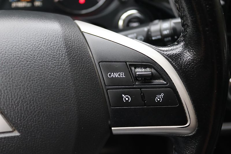 Mitsubishi Outlander 2.2DI-D 4X4 7 MÍST 110kW - fotka 28 z 50