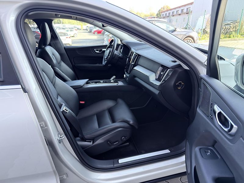 Volvo XC60 B4 AWD INSCRIP. // nezáv. top. - fotka 17 z 48
