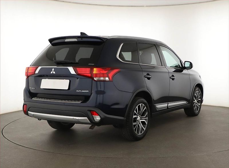 Mitsubishi Outlander (2019) 2.2 DI-D, 4X4, Automat - fotka 5 z 16