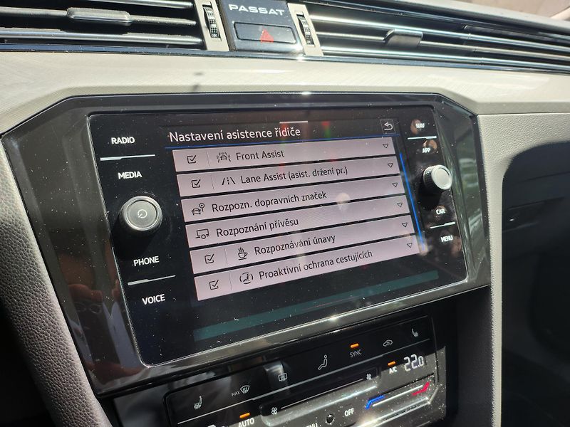 Volkswagen Passat 2.0TDI 110kw DSG Variant - fotka 16 z 26