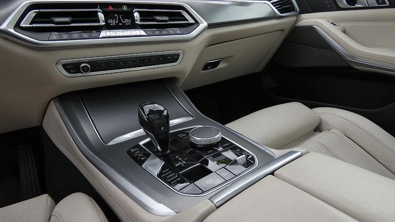 BMW X5 xDrive 45e - fotka 6 z 24