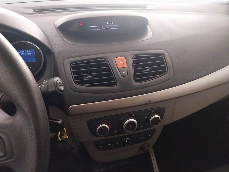 Renault Mégane (2010) 1.6 16V, po STK, Tažné - fotka 12 z 17