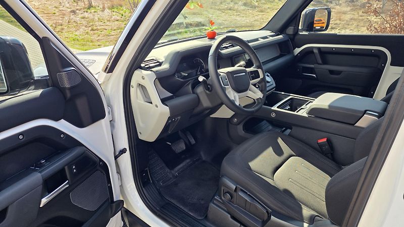 Land Rover Defender (2021) TOP STAV VZDUCH VELKÝ SERVIS - fotka 9 z 17