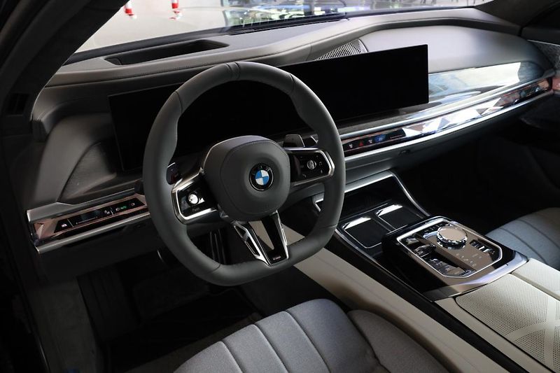 BMW Řada 7 740d xDrive Sedan - fotka 2 z 18