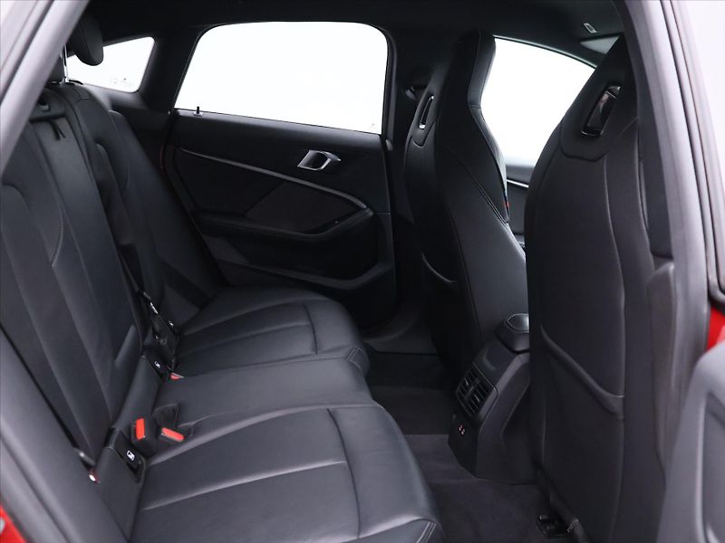 BMW Řada 2 2,0 M235i 225kW CZ xDrive - fotka 14 z 40