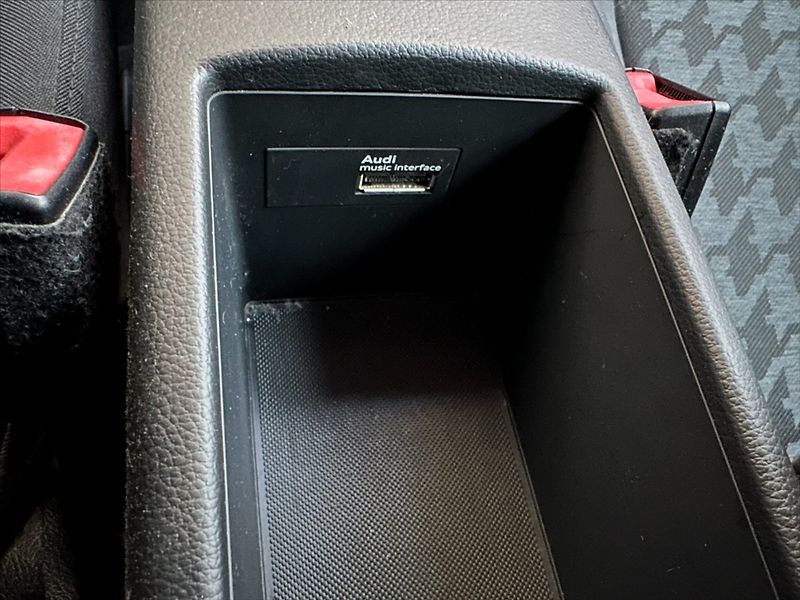 Audi A3 1,6 81kW  Sportback - fotka 35 z 45