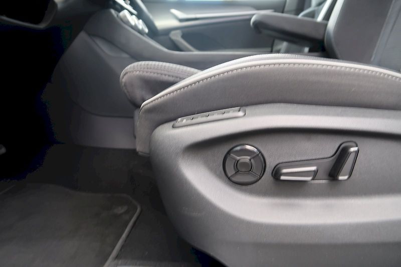 Škoda Kodiaq (2025) SPORTLINE 4X4 2,0 TDI 142 kW D - fotka 17 z 28