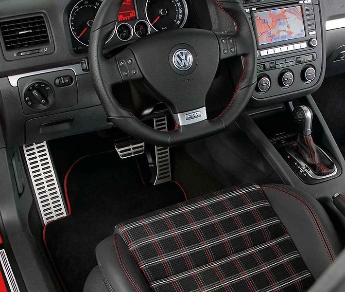 Aktuální Volkswagen Golf GTI Performance.