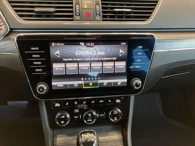 Škoda Superb  2.0 TDI 110kW Style DSG AT7 - fotka 26 z 38