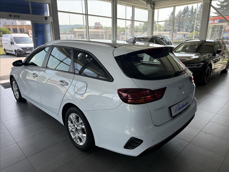 Kia Ceed 1,0   73kW,SPIN,ZÁRUKA,ČR,1.MA - fotka 4 z 28