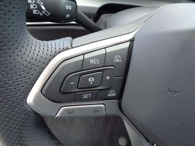 Volkswagen Golf 1.5 TSI R-LINE  110 kW - fotka 13 z 30