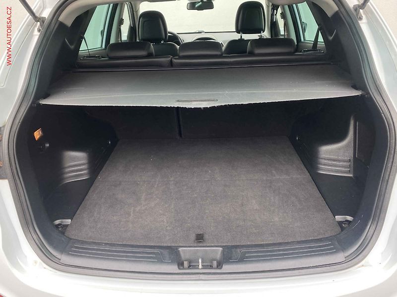 Hyundai ix35 (2010) 2.0 i 4WD, ČR, AC, TZ, park - fotka 7 z 16