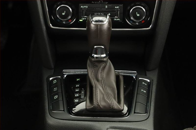 Škoda Superb (2014) Laurin&Klement 2.0 TDI, 4X4 - fotka 14 z 17