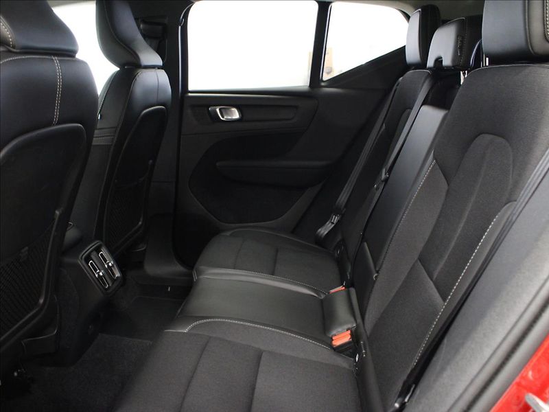 Volvo XC40 2,0 T5 182KW AWD zánovní - fotka 14 z 34