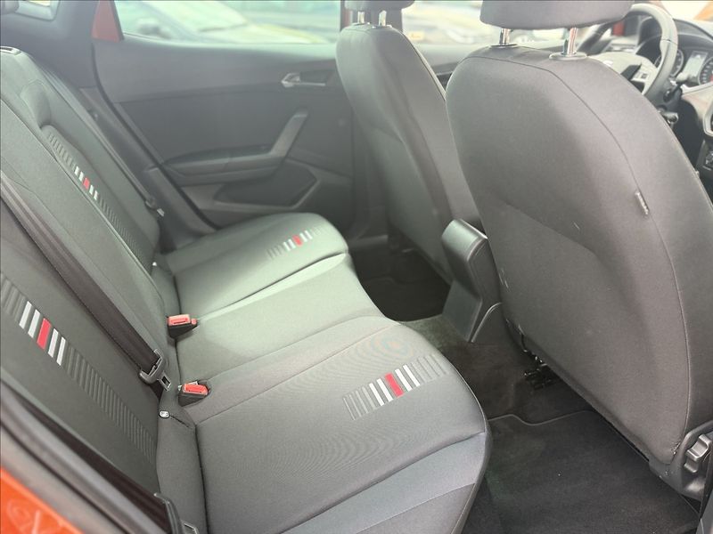 Seat Arona 1,5 FR TSI 37.000Km NAVIGACE - fotka 25 z 28