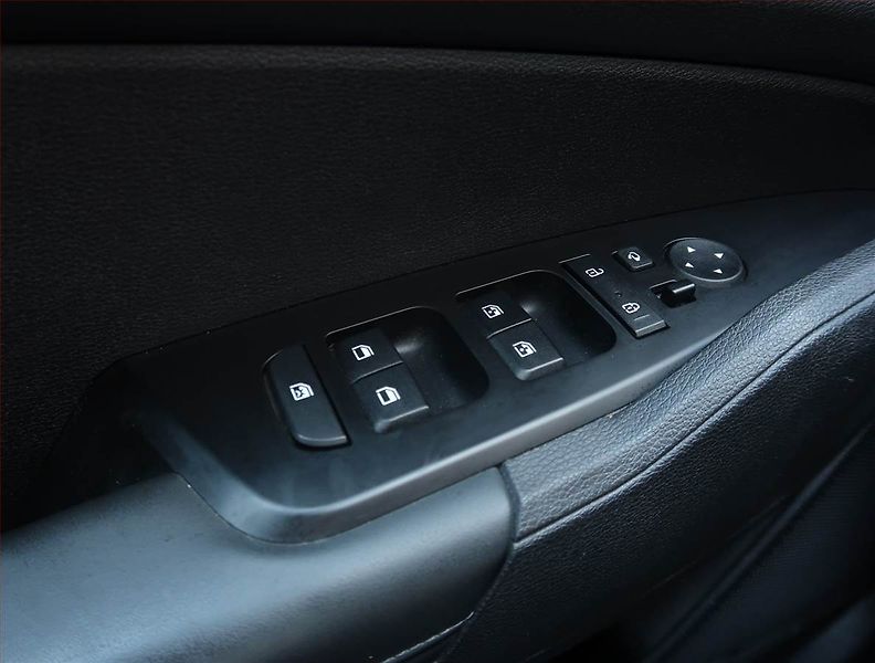 Kia Sportage (2023) Exclusive 1.6 T-GDI MHEV - fotka 21 z 25