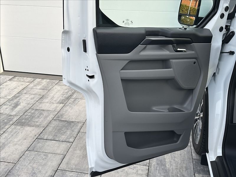 Ford Tourneo Custom 2,0 170PS  L2 Titanium X A/T 4 - fotka 13 z 58