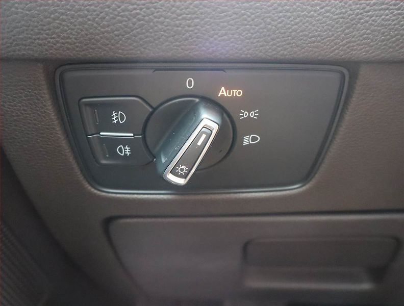 Volkswagen Passat (2015) 1.8 TSI, Automat, Serv.kniha - fotka 22 z 24