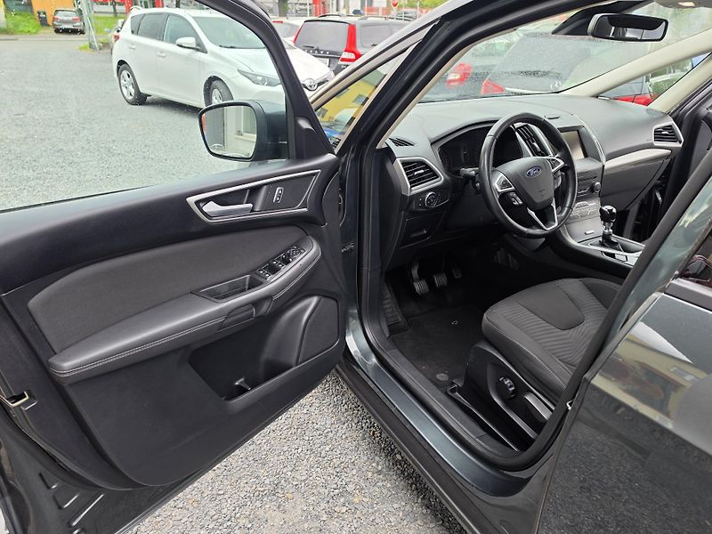 Ford S-MAX 1.5 i Navi Parkovací senzory  - fotka 14 z 37