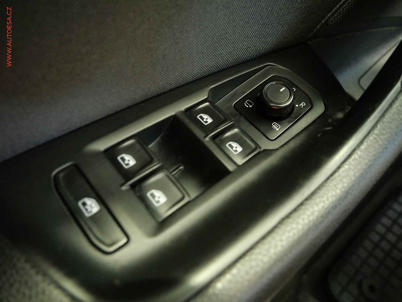 Volkswagen Passat (2015) 2.0 TDi, Comfortline, DSG - fotka 14 z 20
