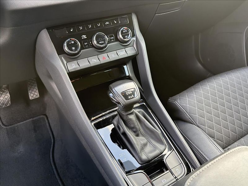 Škoda Karoq 2,0 TDI 110 kW DSG DPH ČR - fotka 16 z 35