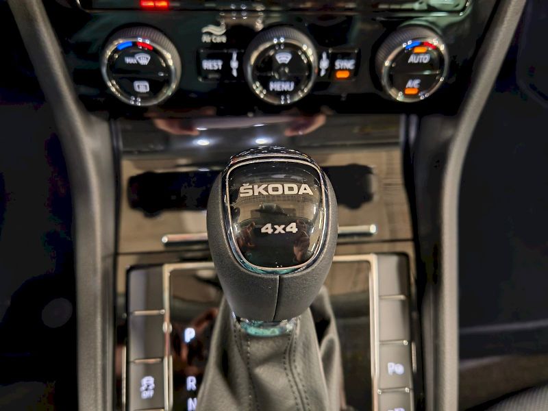 Škoda Superb (2024) 2.0 TSI 206 kW DSG 4x4 L&K - fotka 16 z 28