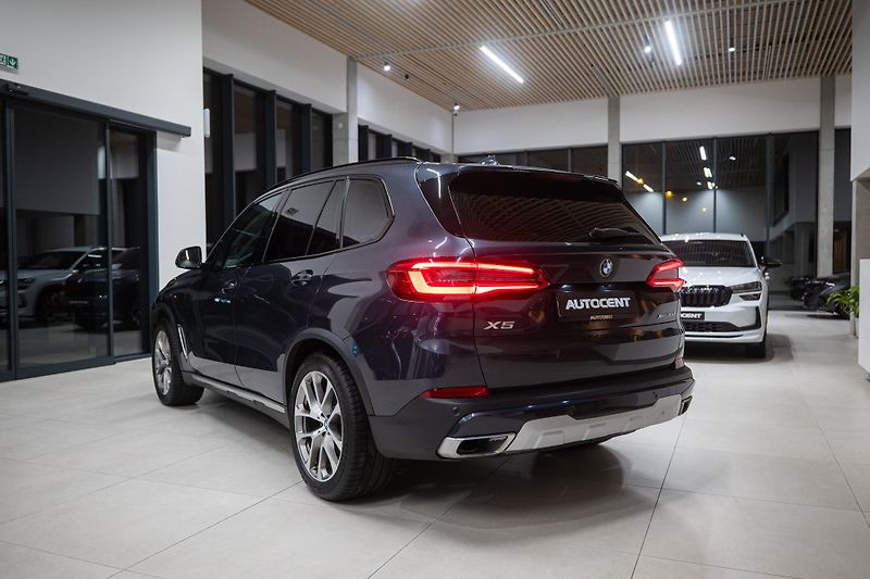 BMW X5 (2019) 30D 195 KW VZDUCH, PANO - fotka 7 z 46