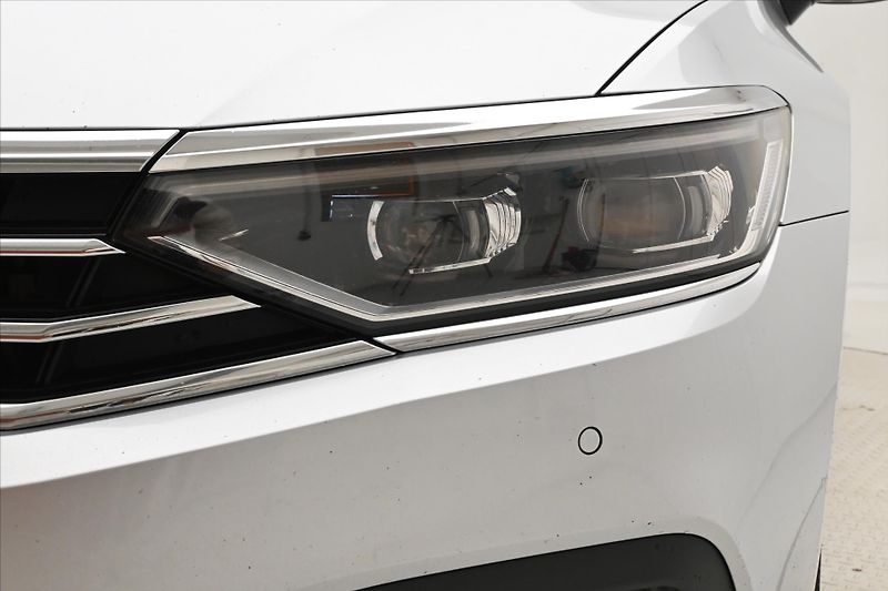 Volkswagen Passat 2,0 TDI 110kW DSG Business Zár - fotka 29 z 31