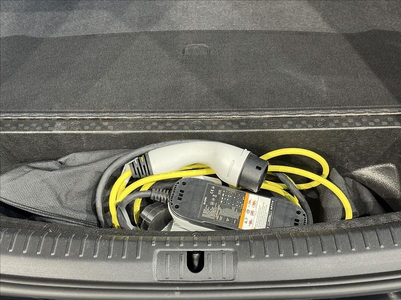 Seat Leon 1,4 TSi  e-Hybrid FR Line LED - fotka 13 z 50