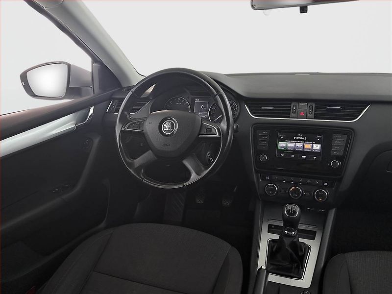Škoda Octavia (2014) 1.6 TDI, Xenony, Tempomat - fotka 7 z 14
