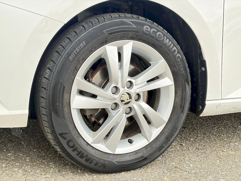 Škoda Fabia (2023) Combi 1.0 TSI / 70kW / AMBITIO - fotka 31 z 31
