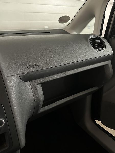 Volkswagen Caddy (2010) - fotka 13 z 20