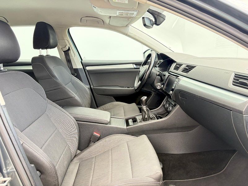 Škoda Superb (2017) Combi 2.0 TDI / 110kW / AMBITI - fotka 10 z 35