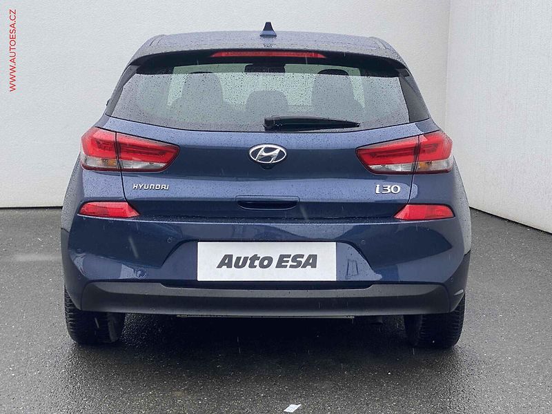 Hyundai i30 (2017) 1.0 T-GDi, Style, LED, kamera - fotka 5 z 17