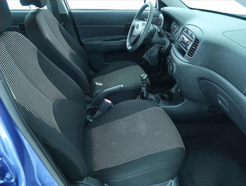 Hyundai Accent (2011) 1.4i, nová STK, jezdí výborně - fotka 9 z 14