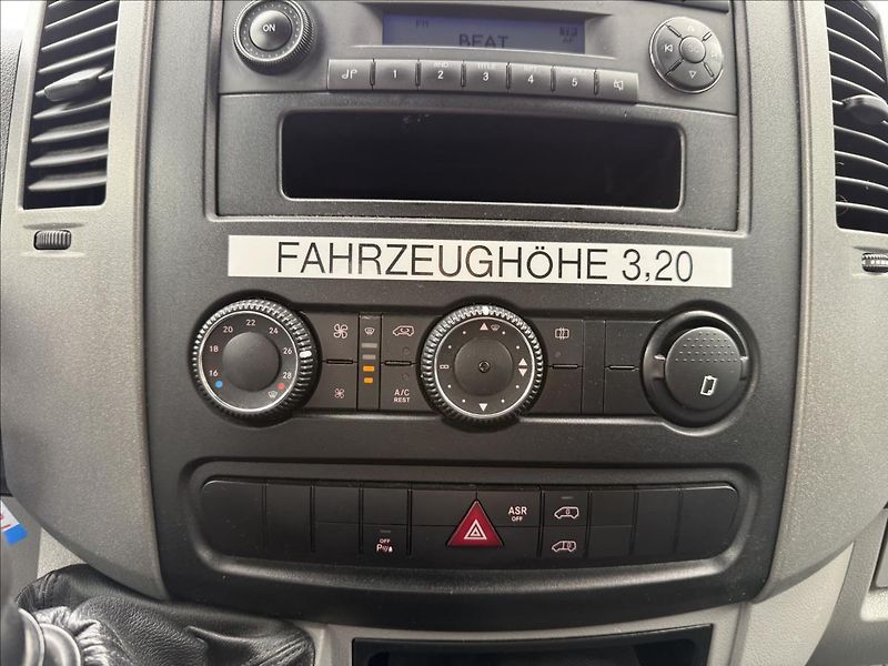 Volkswagen Crafter 2,0   105kW,PLOŠINA,1.MAJ,SERV - fotka 15 z 23