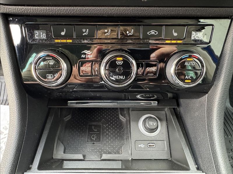 Škoda Superb 2,0 TDI DSG STYLE DPH 1.maj ČR - fotka 37 z 50